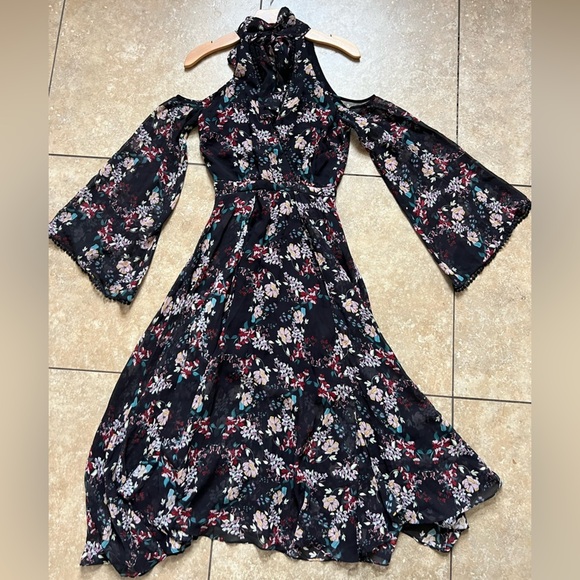 NICHOLAS Floral Chain Neck Wrap Silk Dress
size 2 - Picture 11 of 14